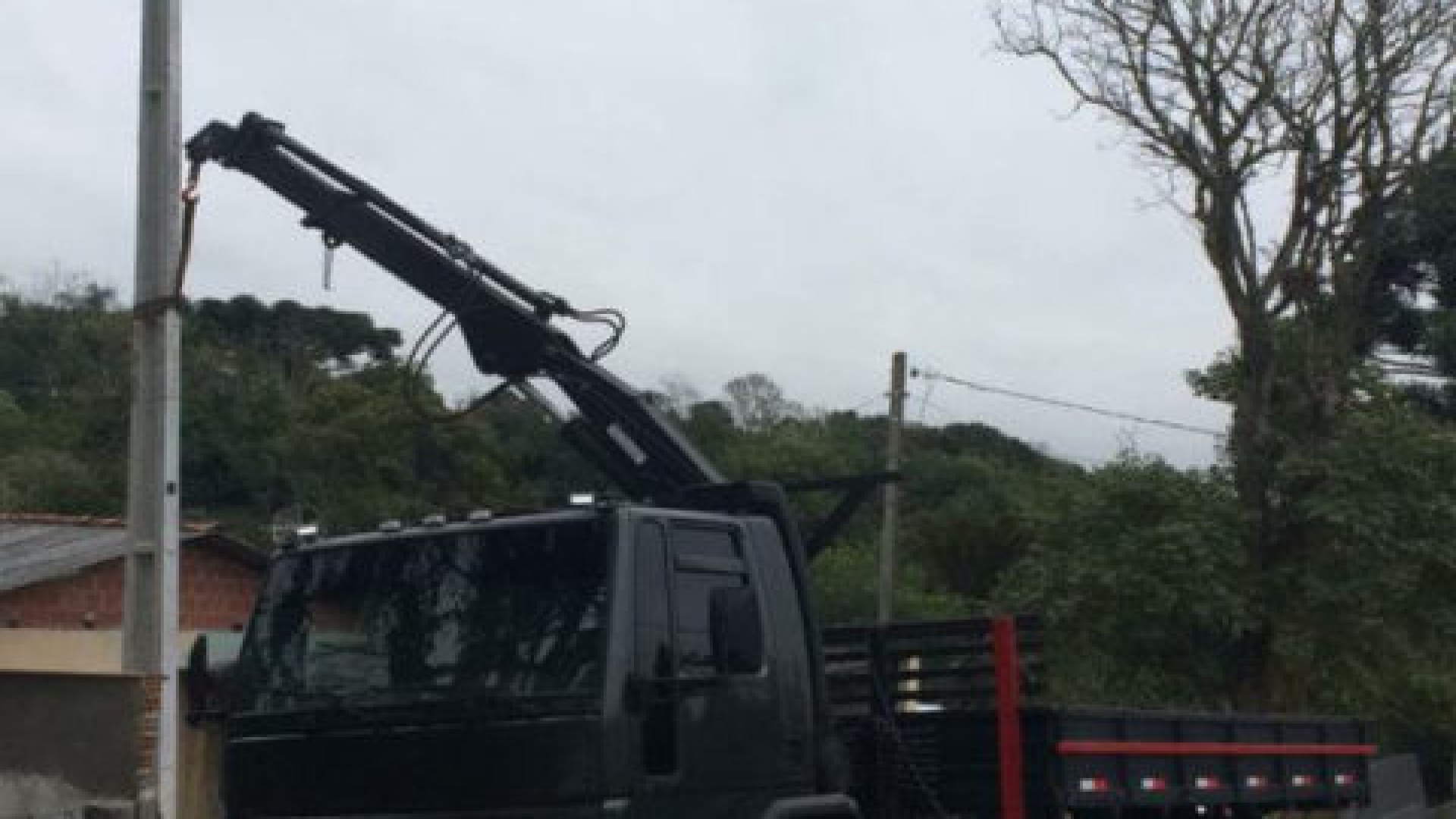 Desejo um poste que dure e resista às intempéries do tempo.