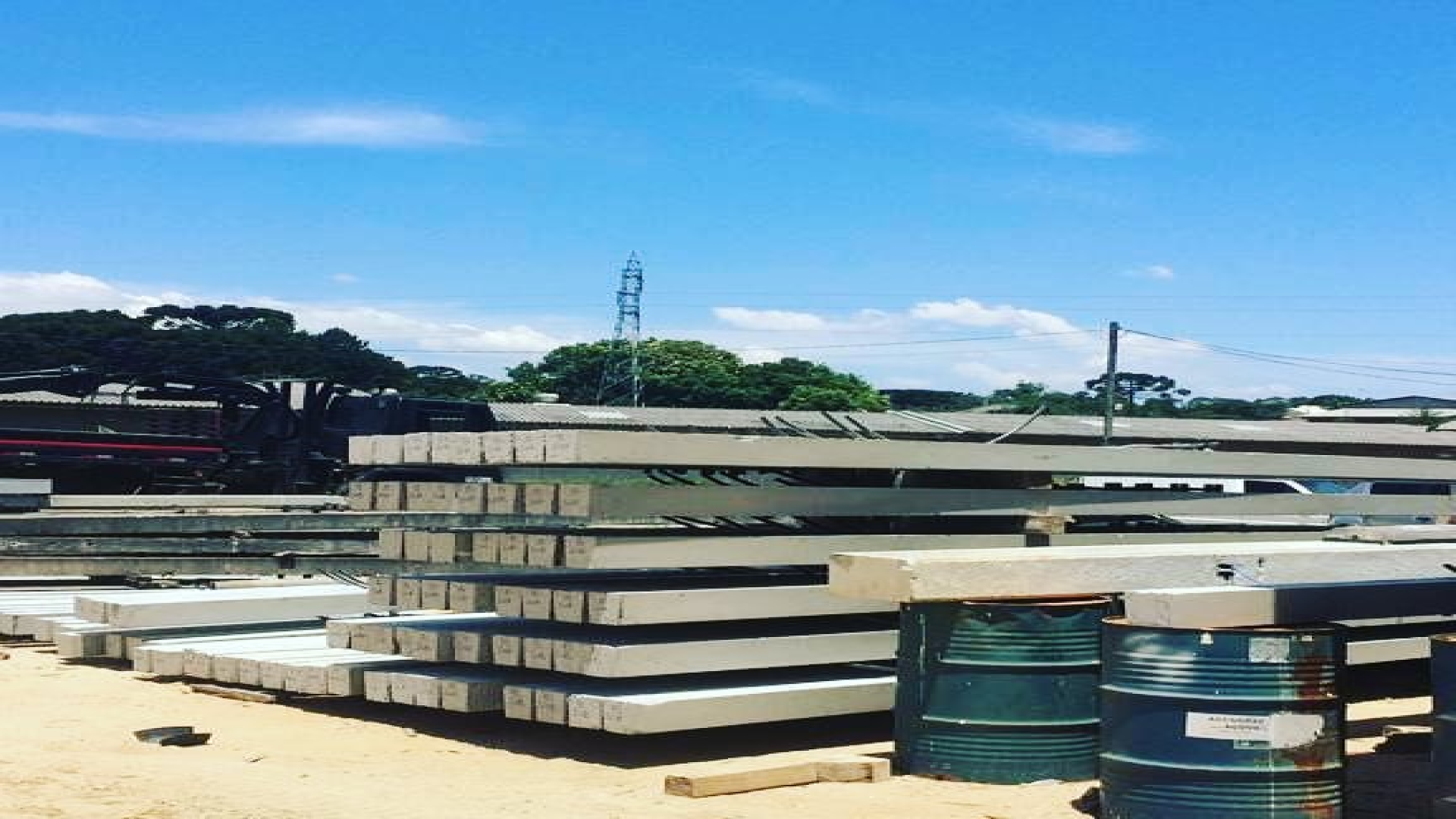 Preciso de um poste com urgência, mas as instalações são lentas e demoradas.